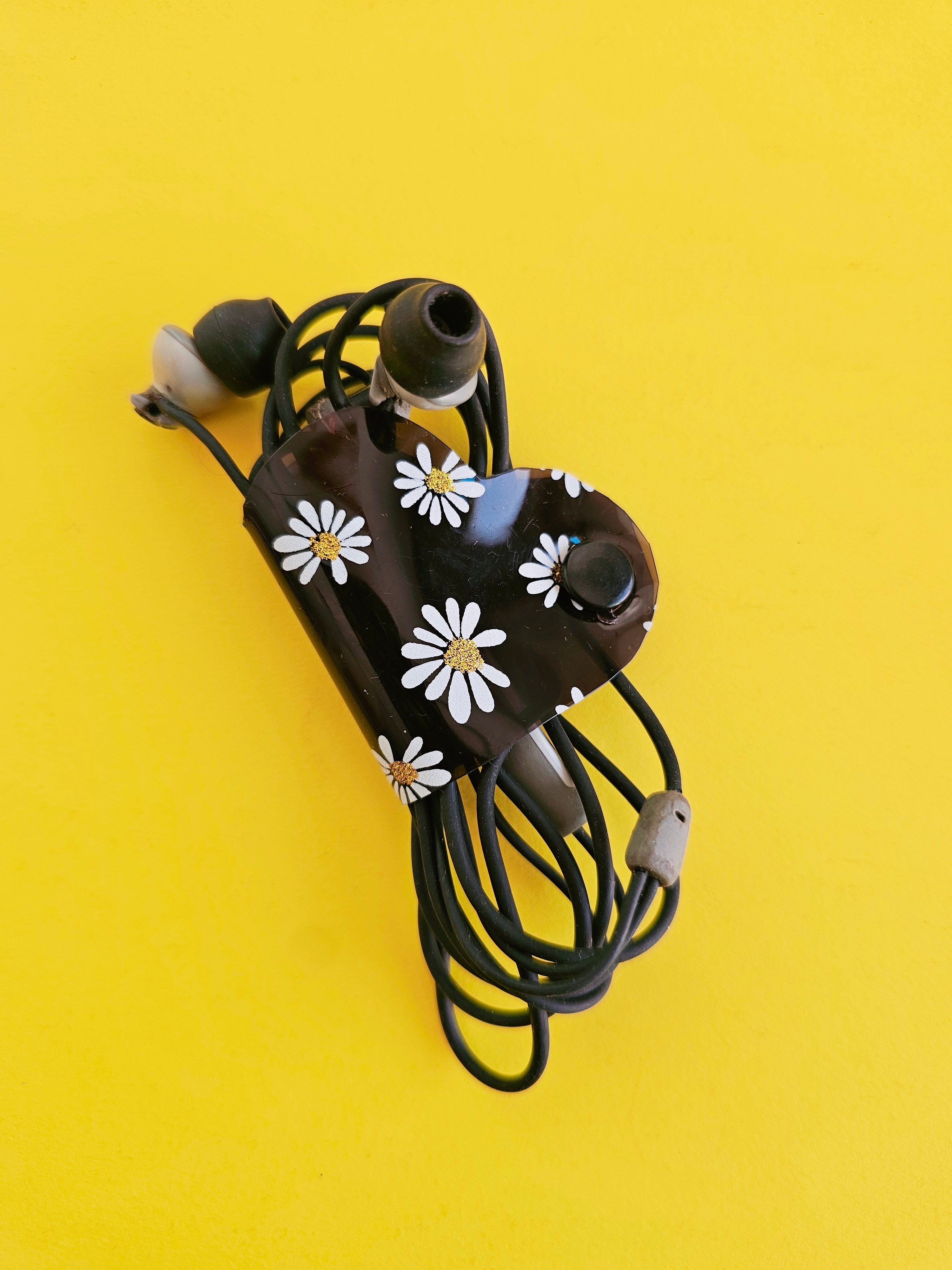 Clip de Cable CH Negro Margaritas