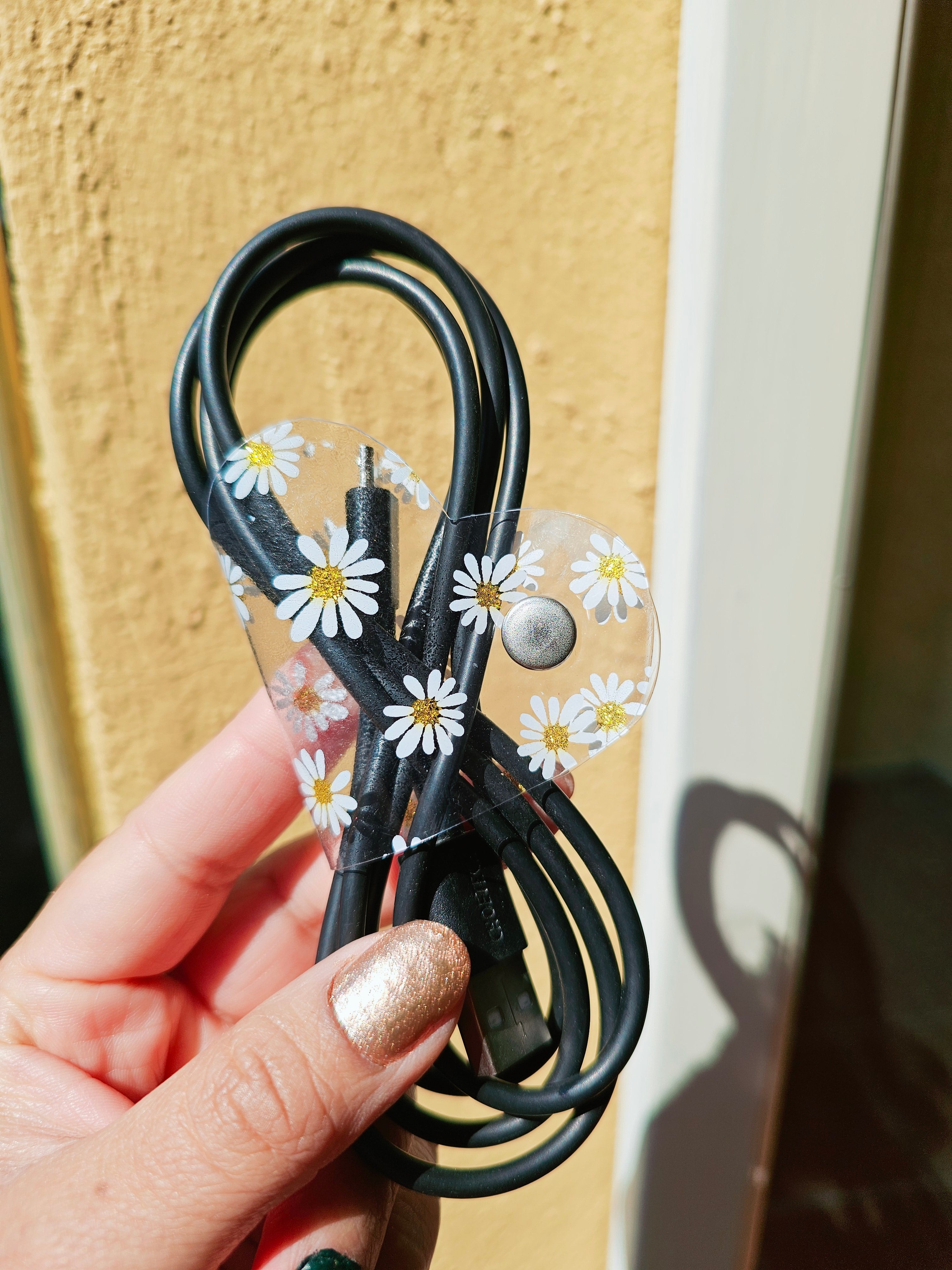 Clip de Cable GD Blanco Margaritas