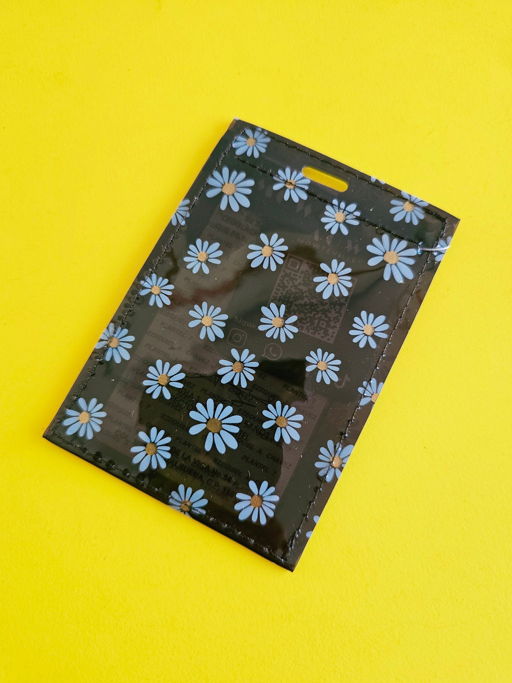 P. Credencial Vertical Negro Margaritas