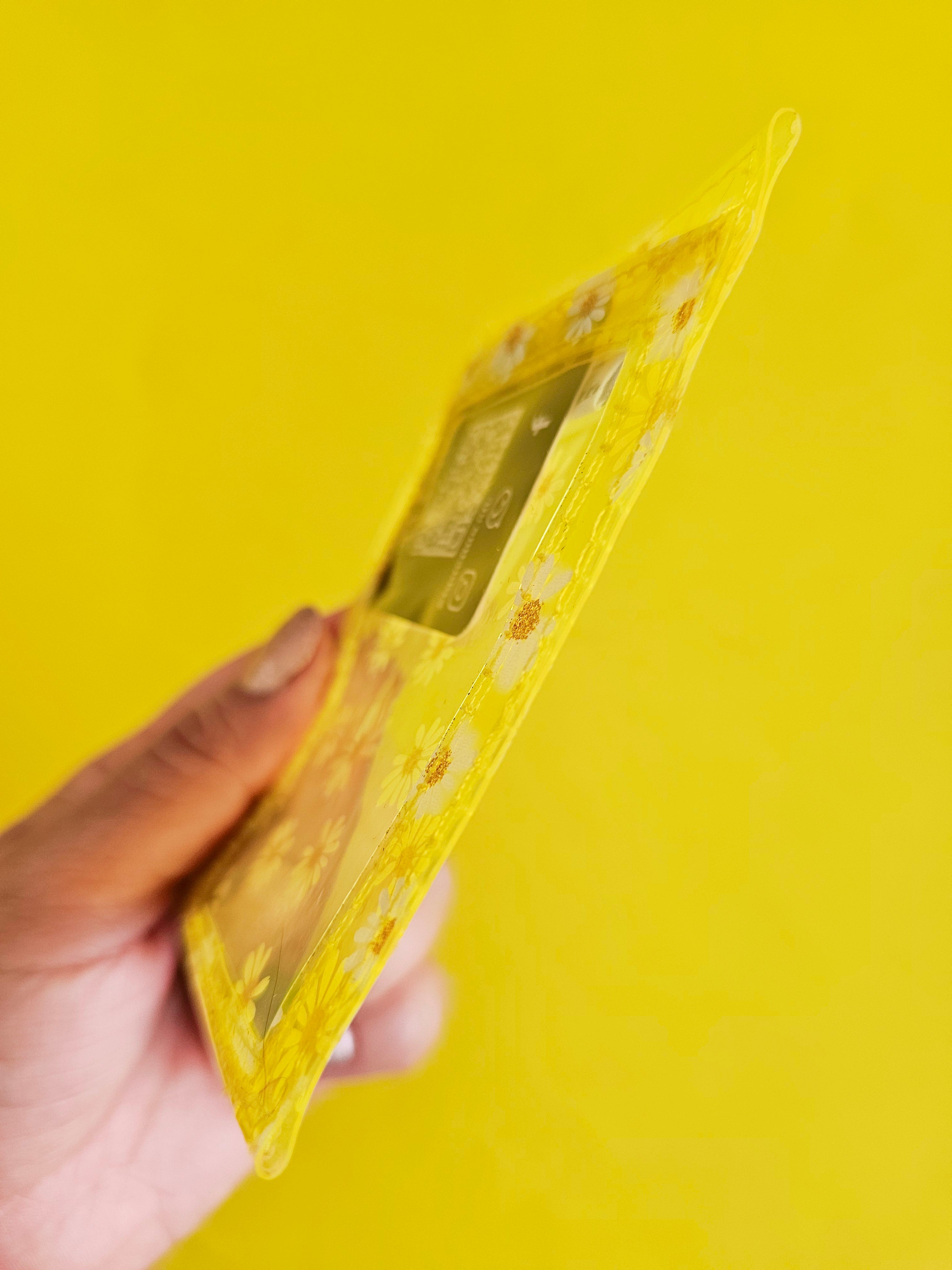 P. Credencial Vertical Amarillo Margaritas